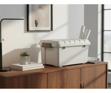 Cargar imagen en el visor de la galería, Caja Plástica Iron Case Con Grapas De Seguridad 42 Litros Surtidos Iron Case